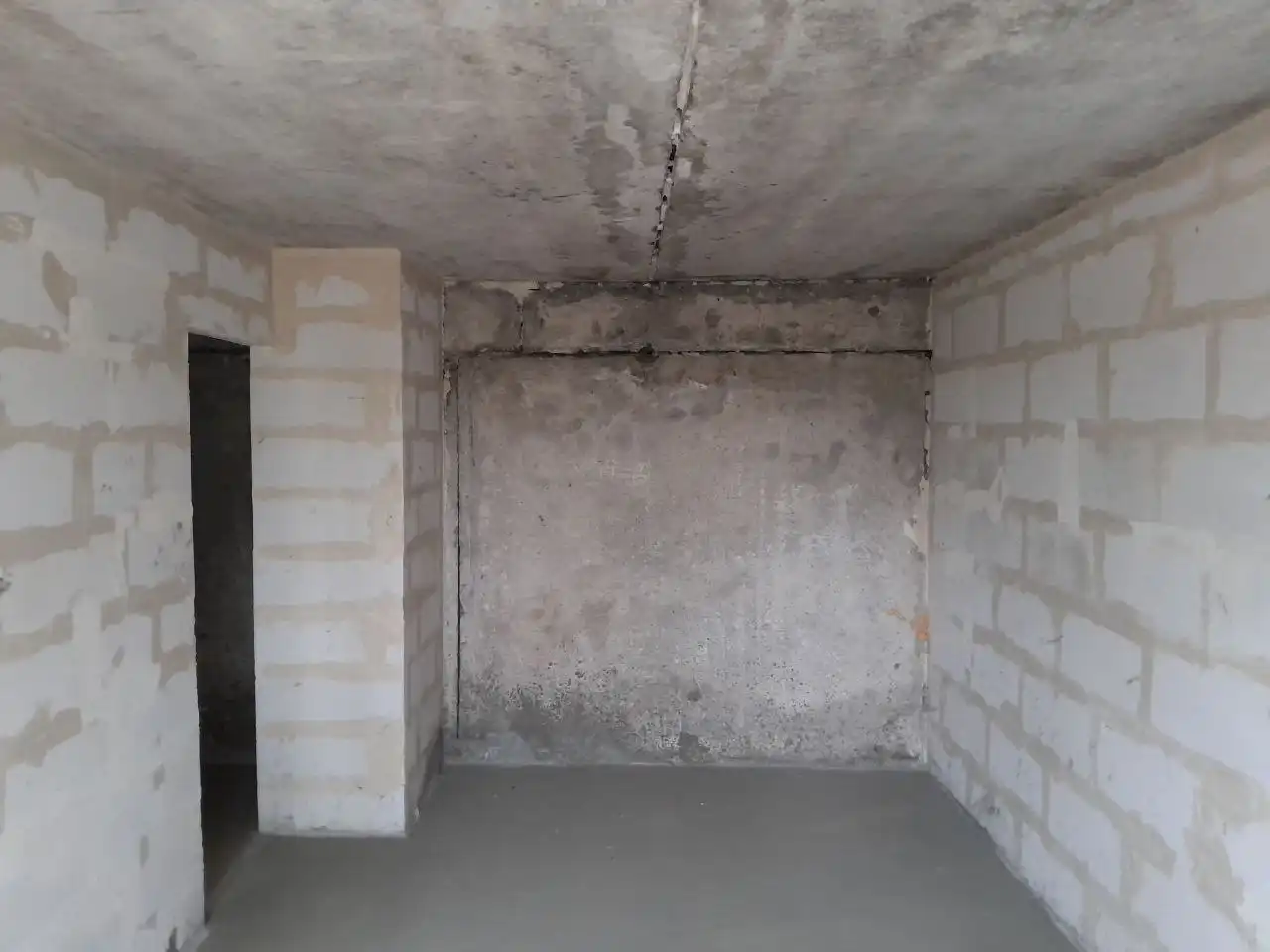 Продаётся 1-комнатная квартира 33 кв.м. в центре Мариуполя