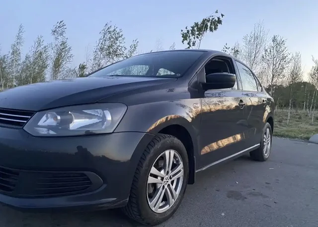 Volkswagen Polo седан 2011 года - Авто в Макеевка