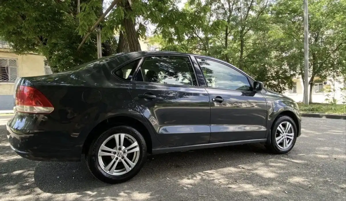 Volkswagen Polo седан 2011 года