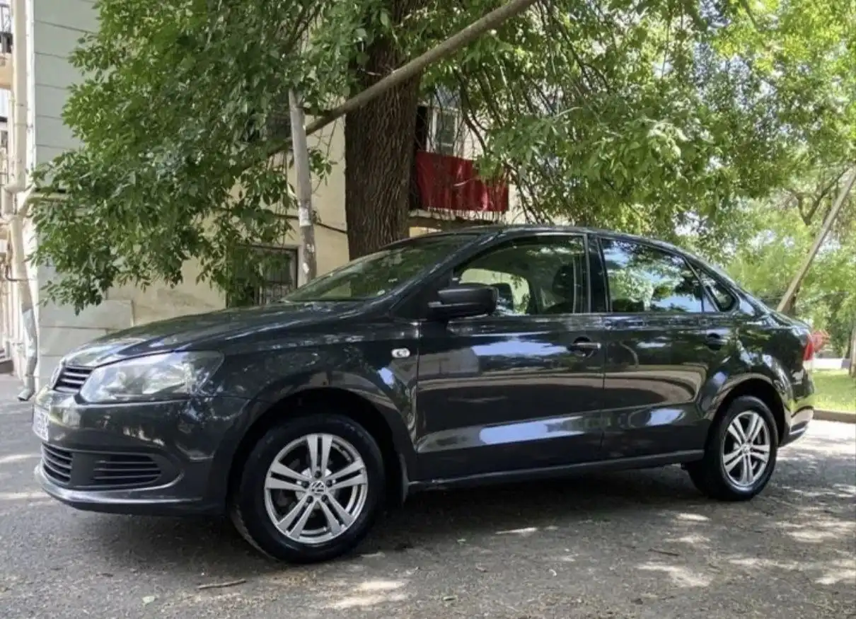 Volkswagen Polo седан 2011 года