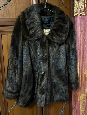 Полушубок женский б/у размер 52 - Одежда в Донецк