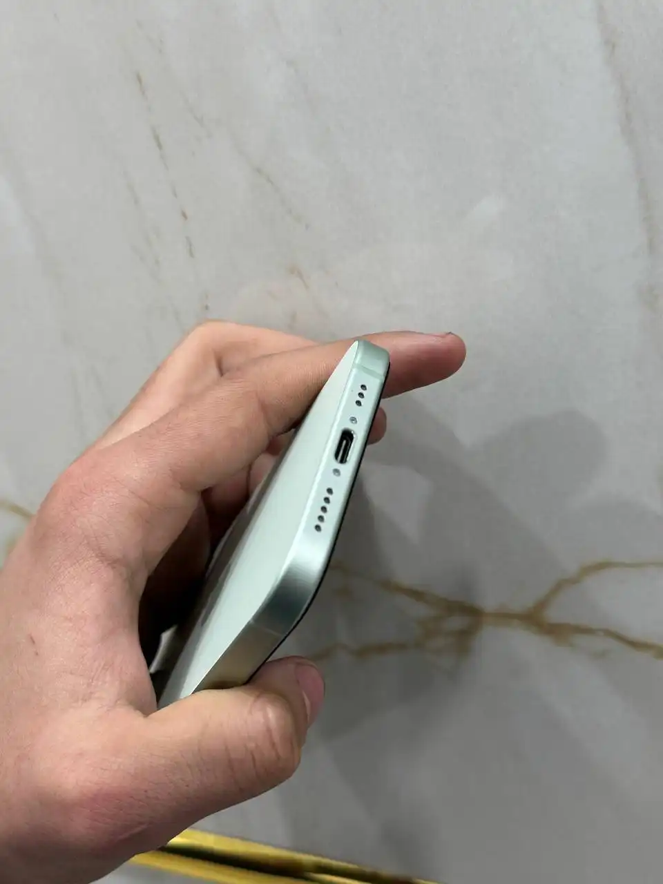 Продам iPhone 15 в отличном состоянии