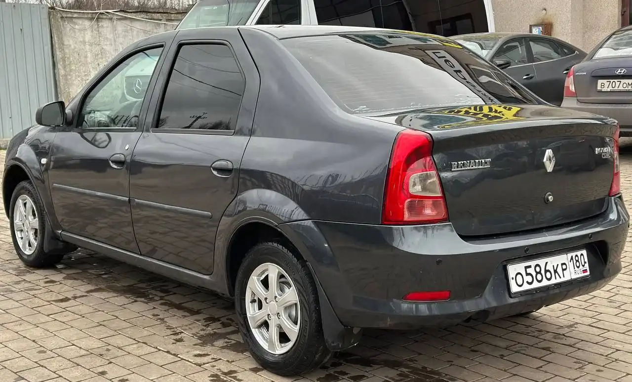 Продам автомобиль Renault Logan 1.4л MPI 2010 года