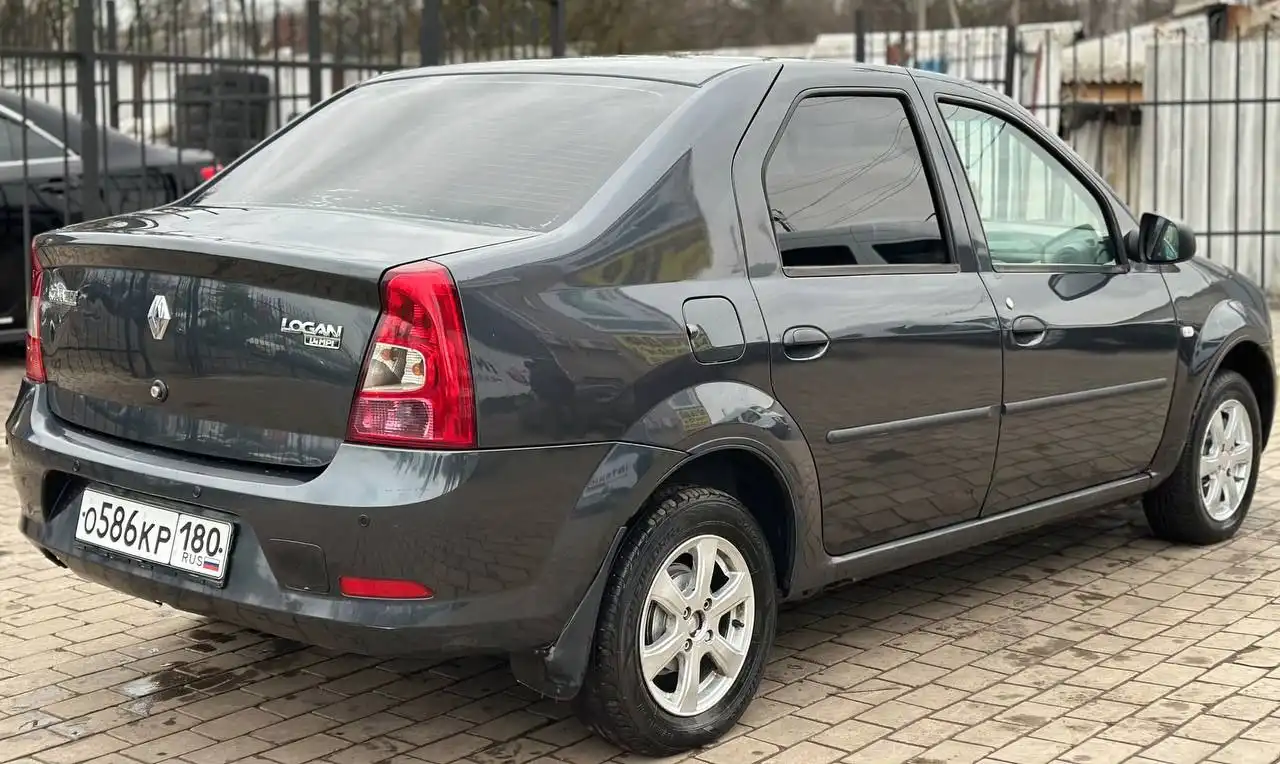 Продам автомобиль Renault Logan 1.4л MPI 2010 года