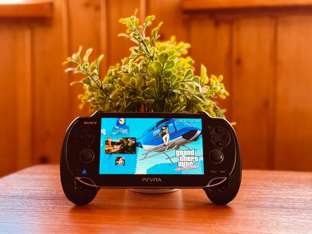 PS Vita 1006 с картой памяти 64 ГБ и играми - Игровые приставки (Электроника) в Самара