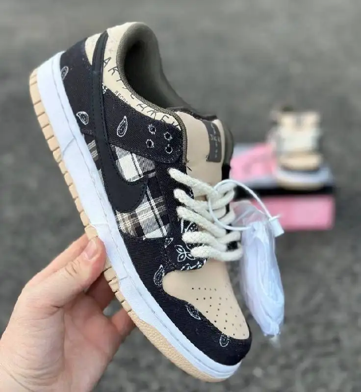 NIKE SB DUNK LOW x TRAVIS SCOTT - Обувь (Одежда) в Самара