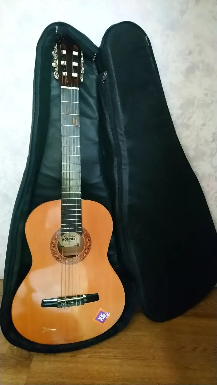 Hohner HC6 гитара в чехле - Музыкальные инструменты (Хобби и отдых) в Самара