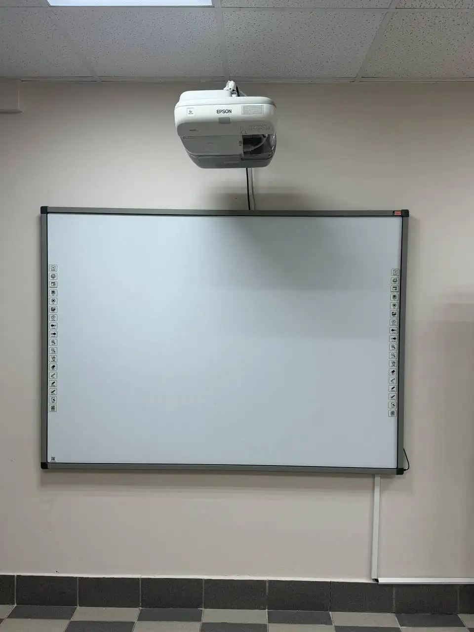 Электронная доска Classic Solution CS-IR-85T со срочной продажей - Офисная техника (Электроника) в Самара