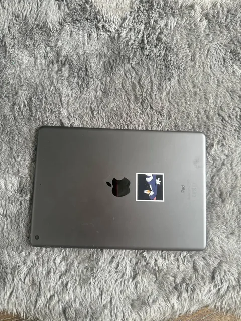Продаю iPad Air 8 32 ГБ - Аксессуары для ТВ в Самара