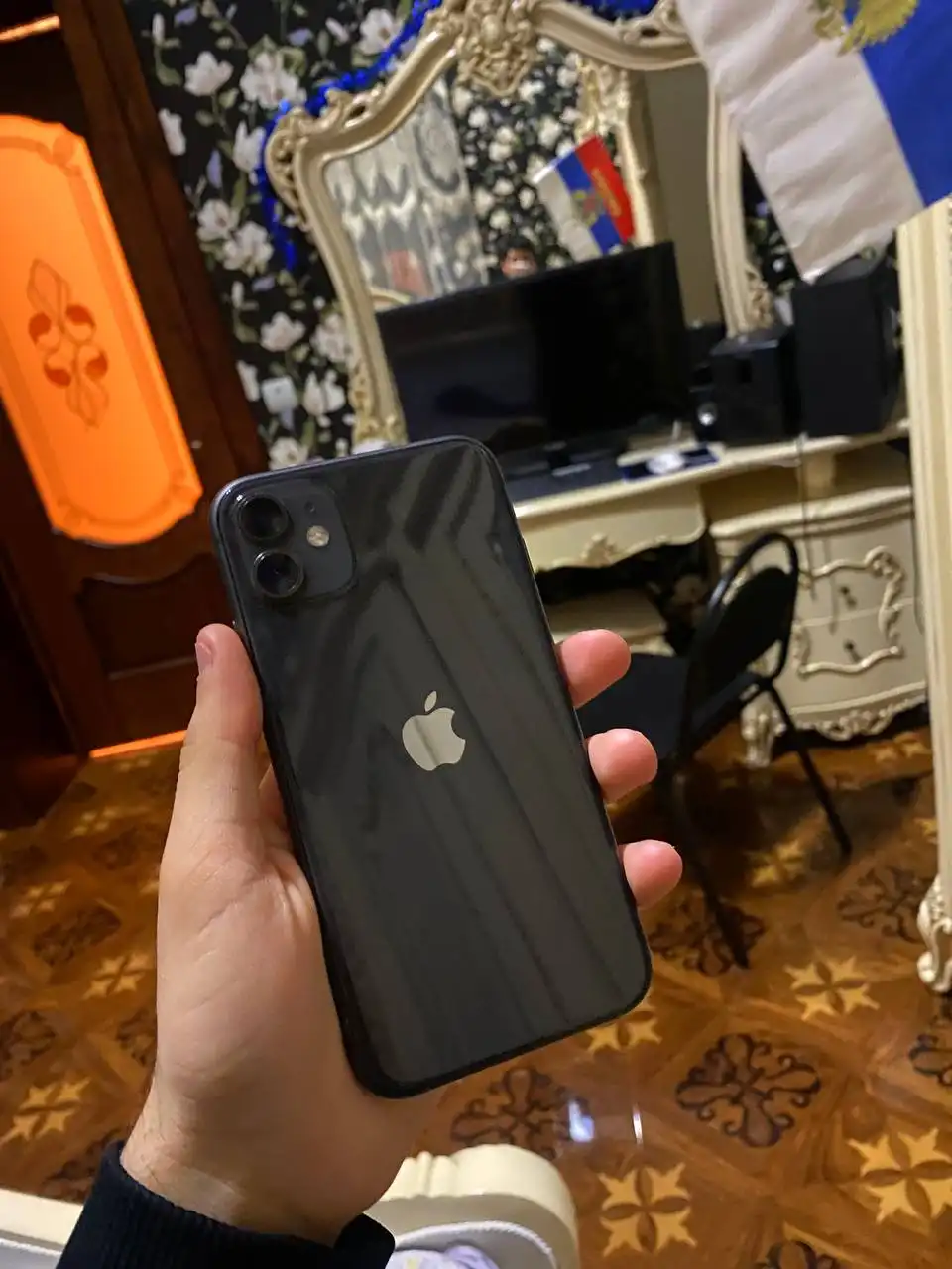 Продам айфон 11