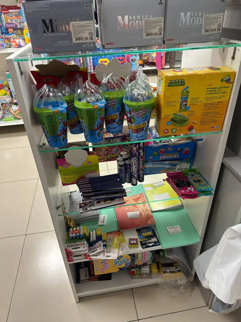 Продам витрину хорошего состояния