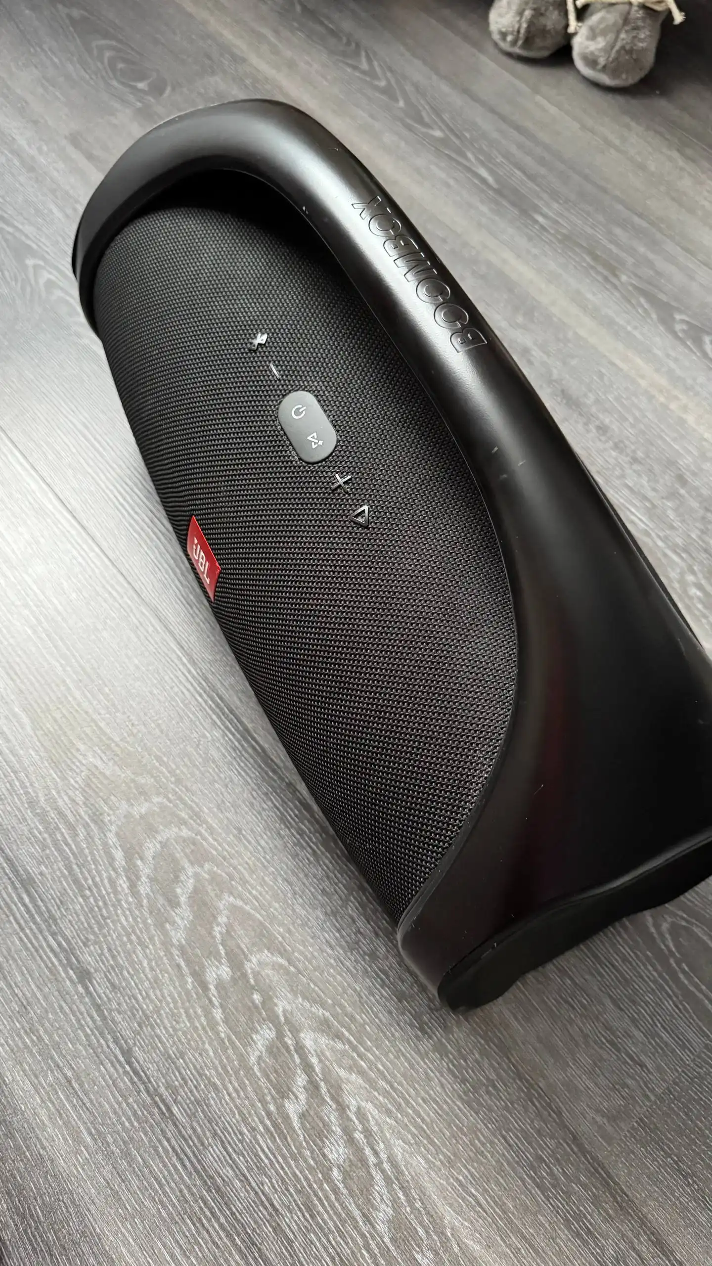 Продам колонку JBL Boombox