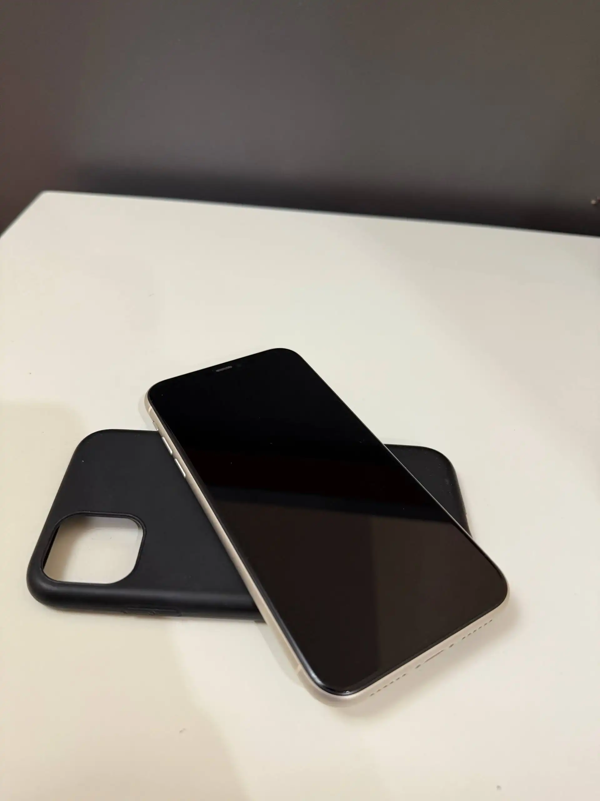 Продам айфон 11