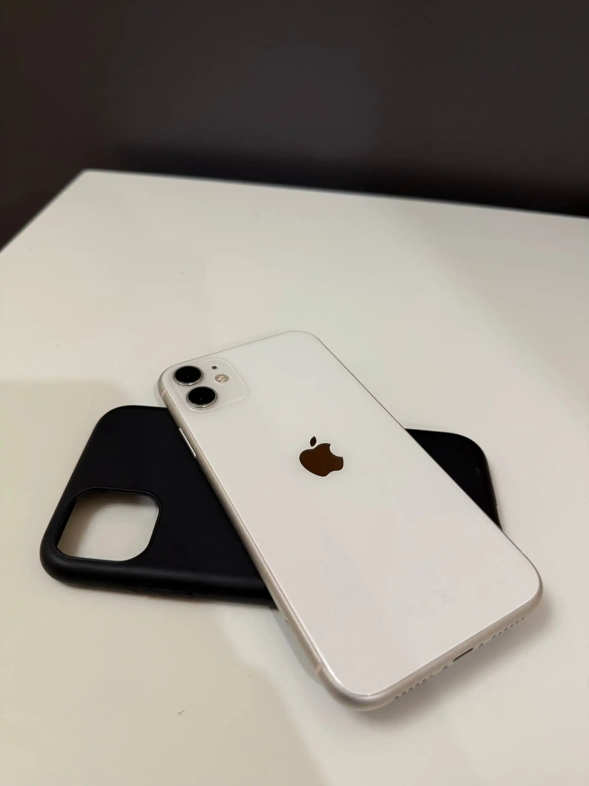 Продам айфон 11