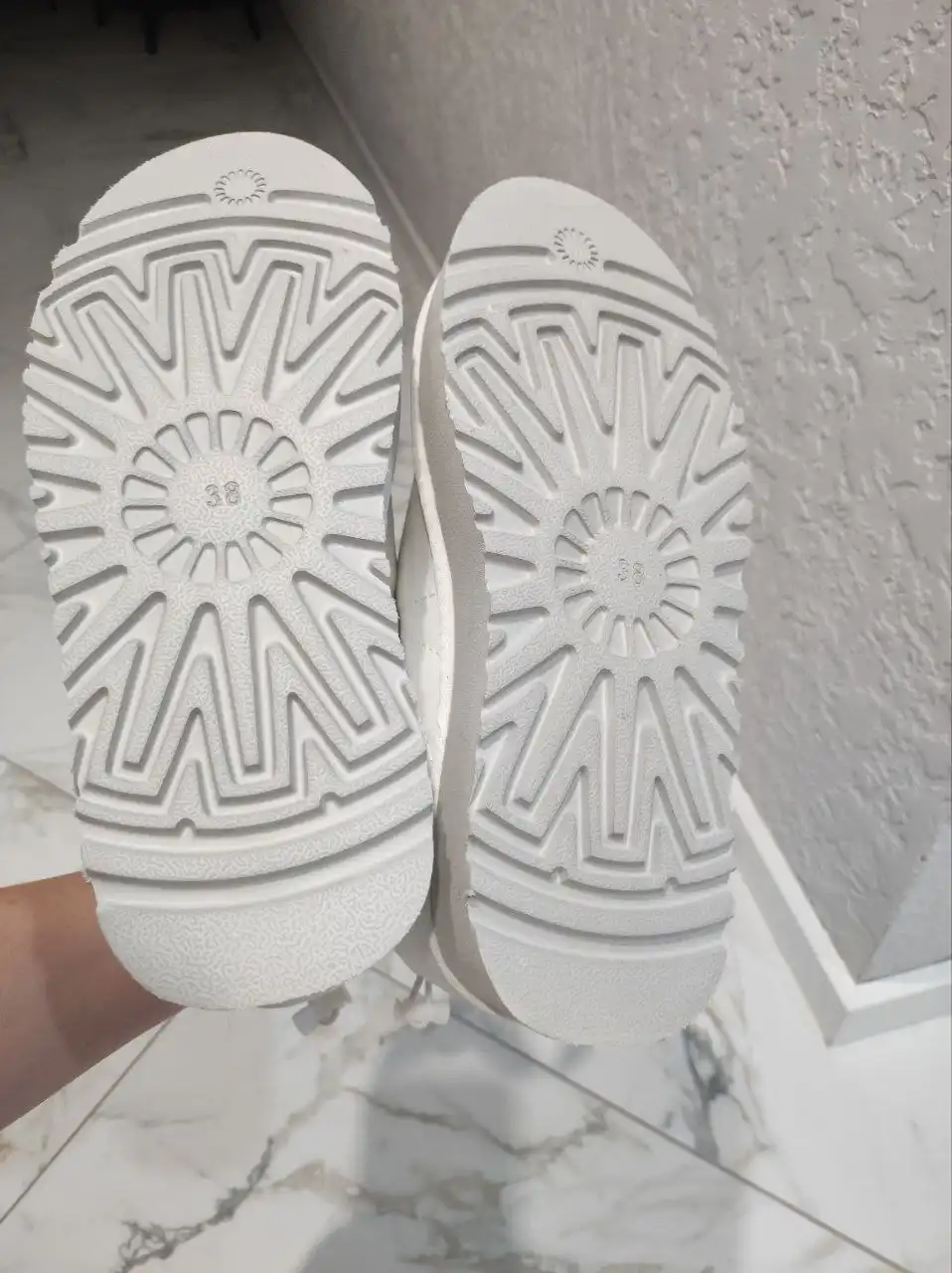 Продажа зимних уггов