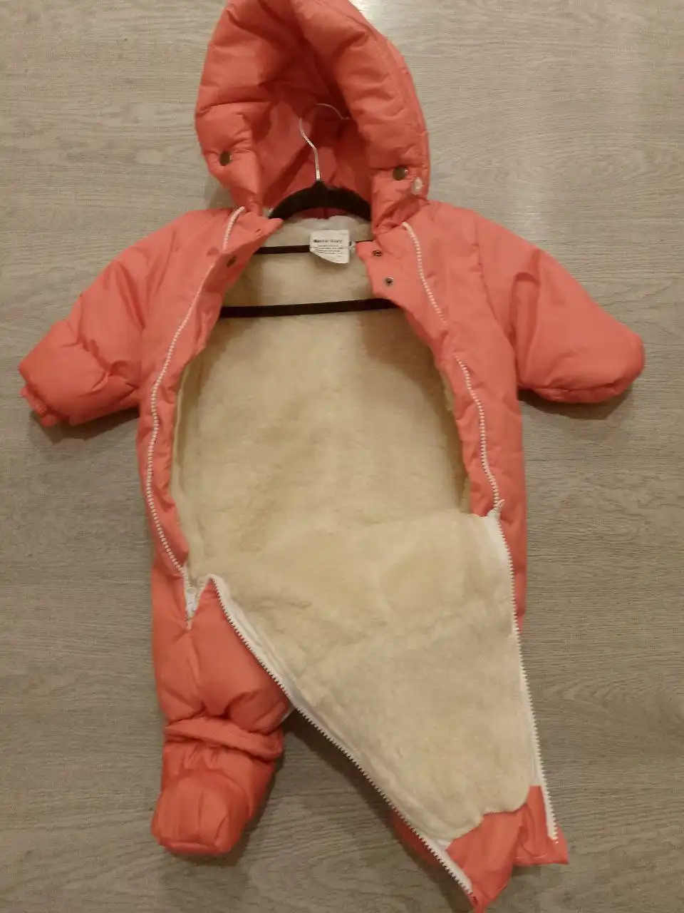 Продажа зимнего комбинезона для ребенка до года