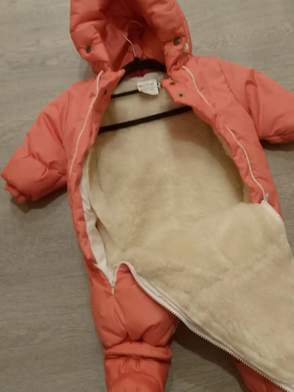 Продажа зимнего комбинезона для ребенка до года