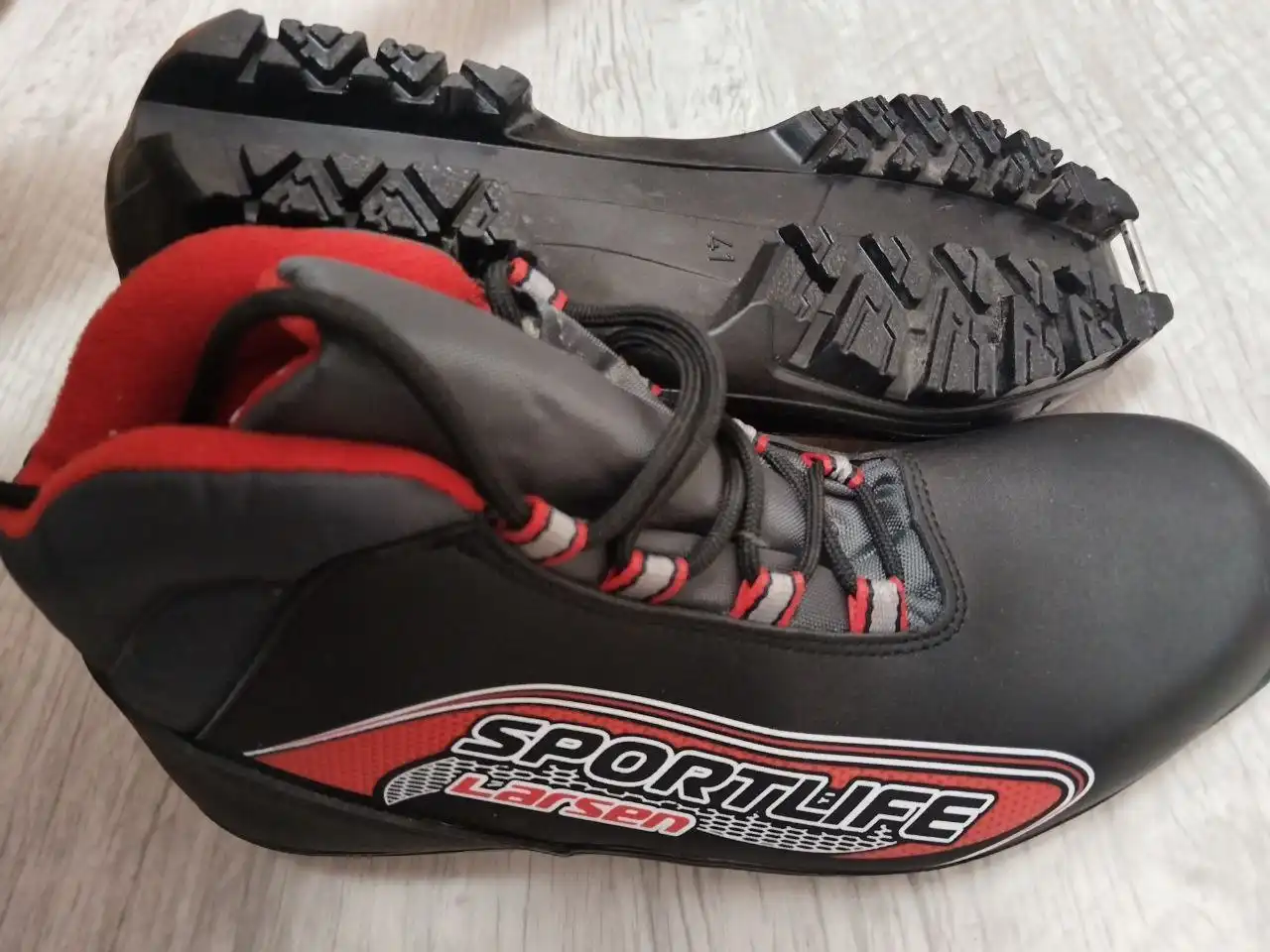 Продам Лыжные ботинки