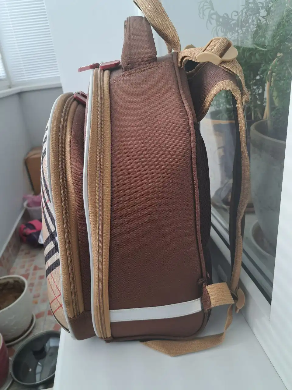 Пальто женское и рюкзак школьный