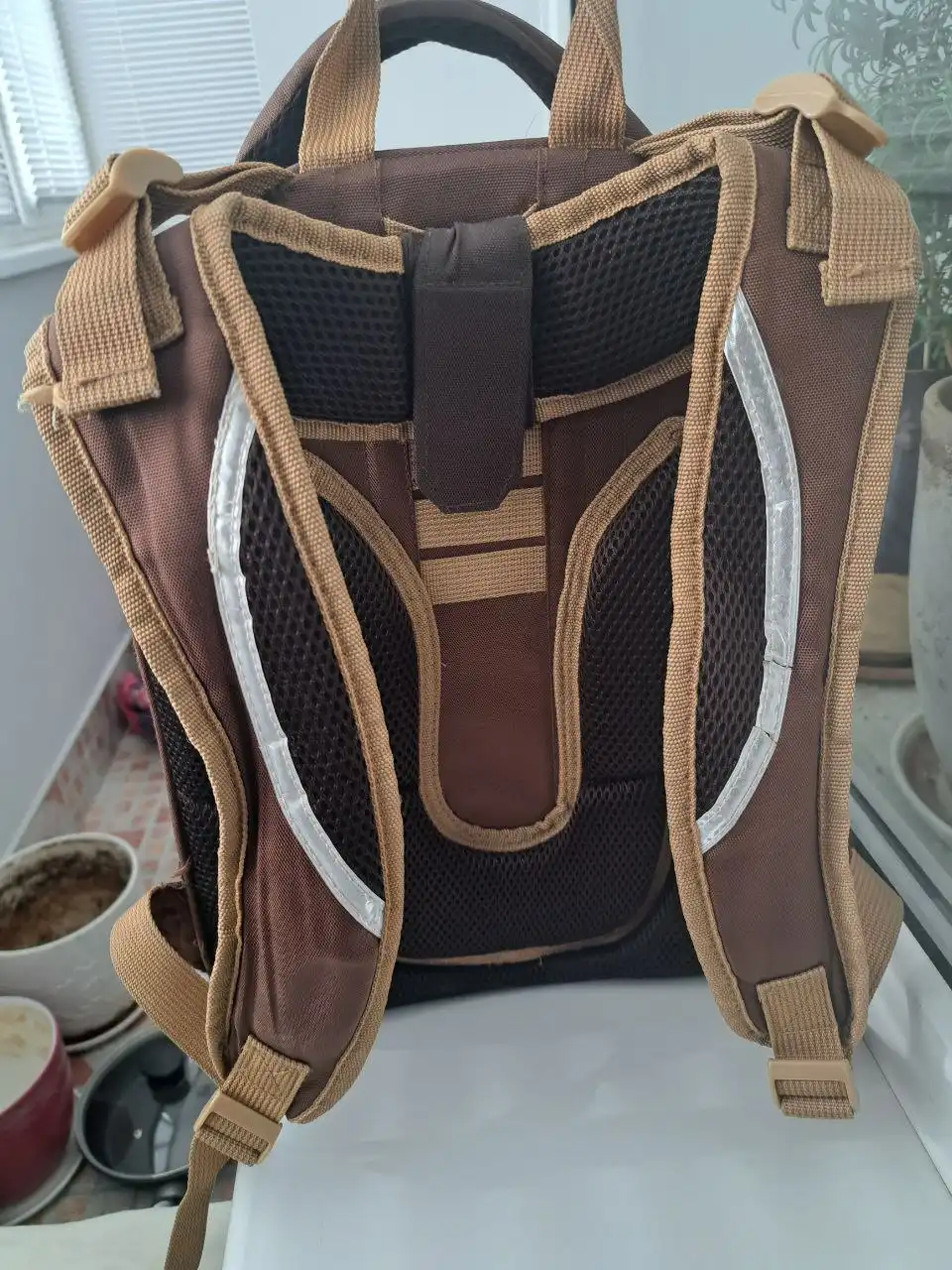 Пальто женское и рюкзак школьный