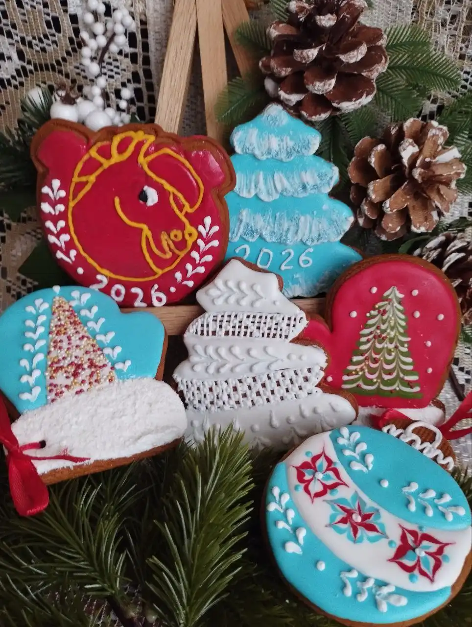 Имбирные пряники ручной росписи к Новому году