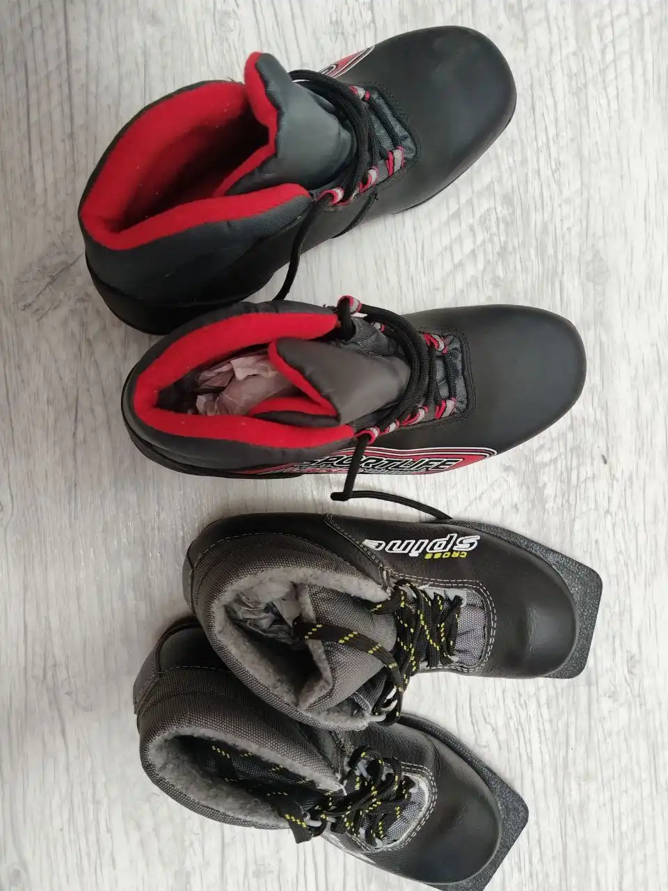 Продам лыжные ботинки 41 и 36 размера