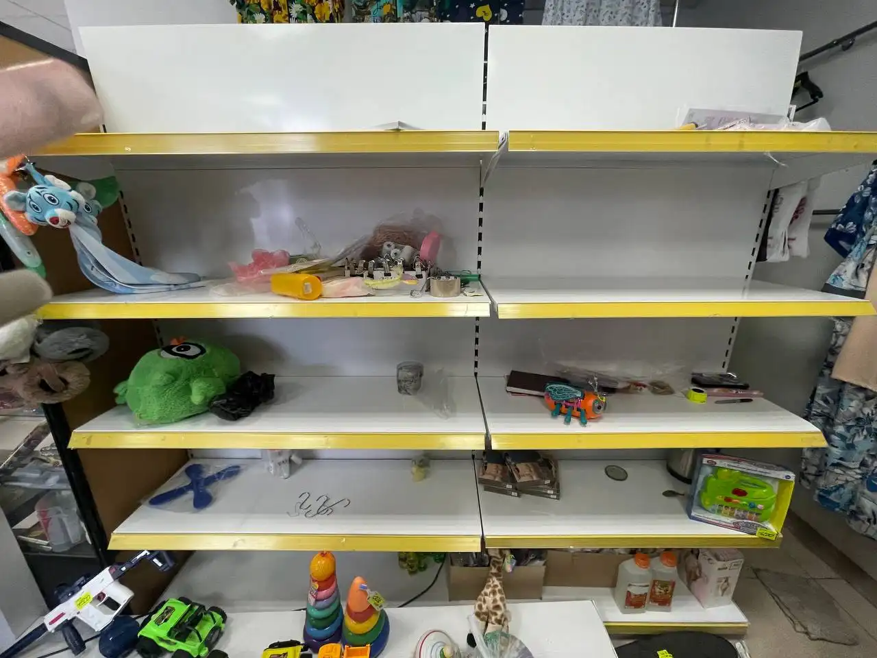 Продам стеллажи 4 шт