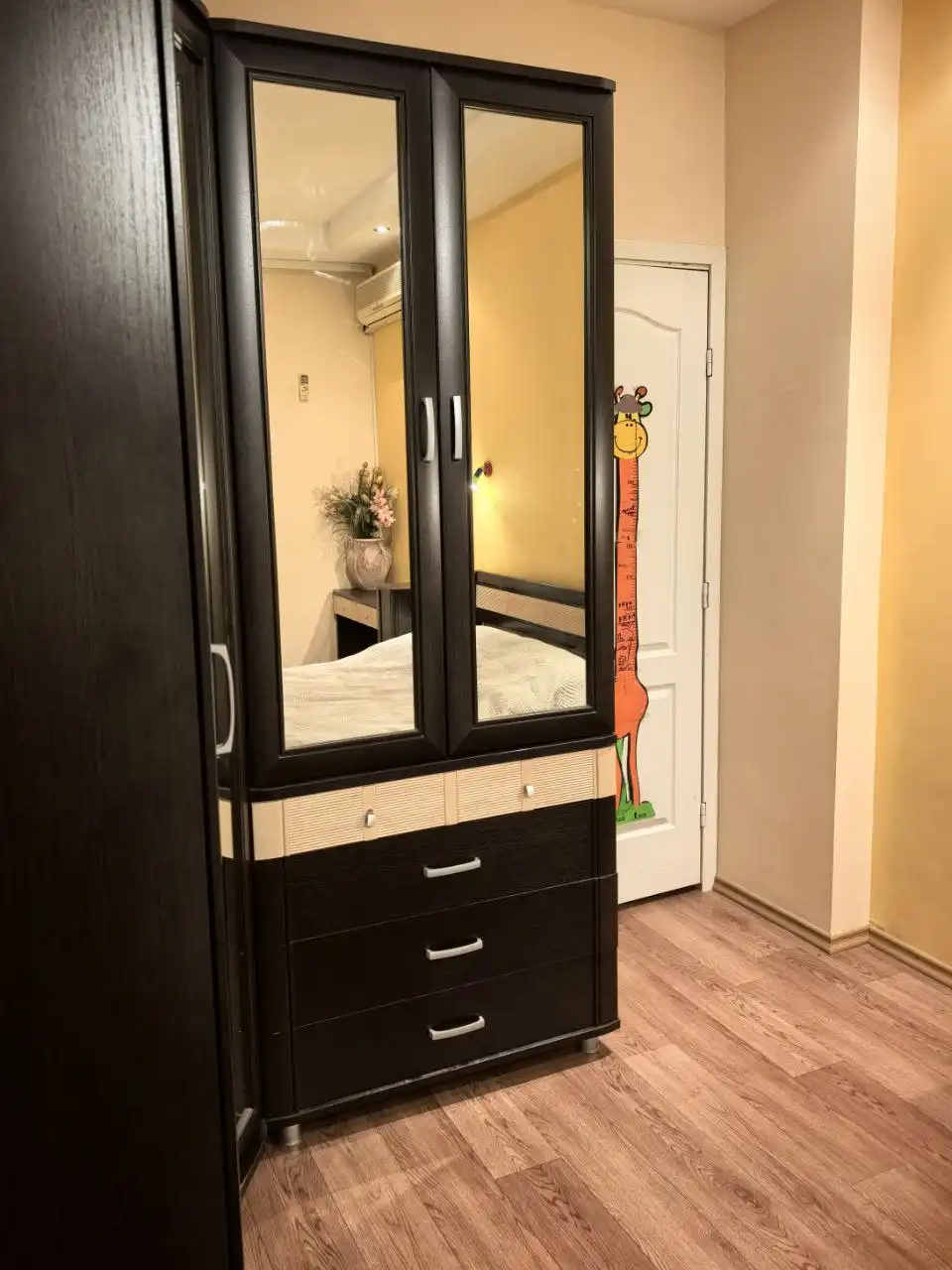 Спальный гарнитур Ангстрем в хорошем состоянии