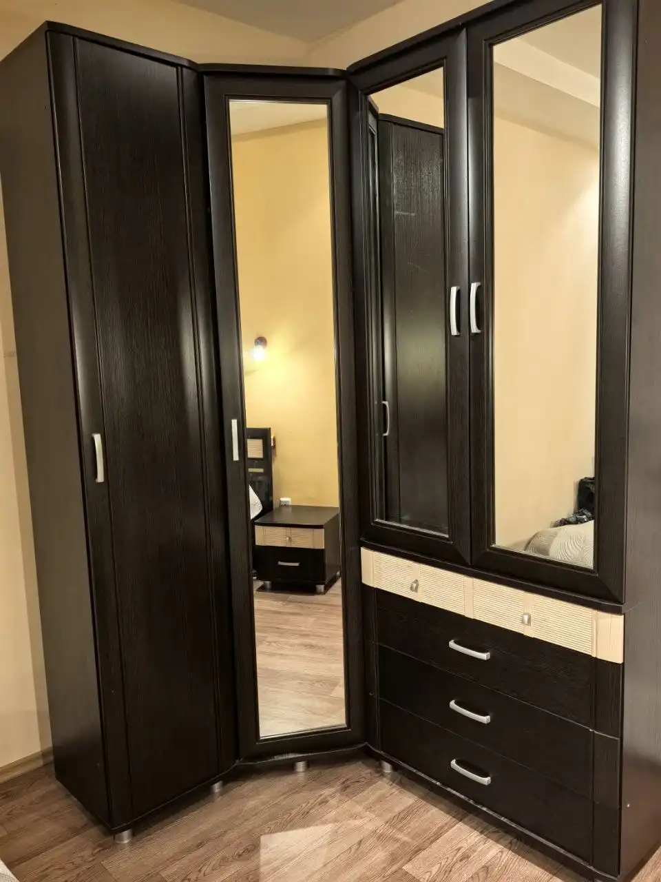 Спальный гарнитур Ангстрем в хорошем состоянии