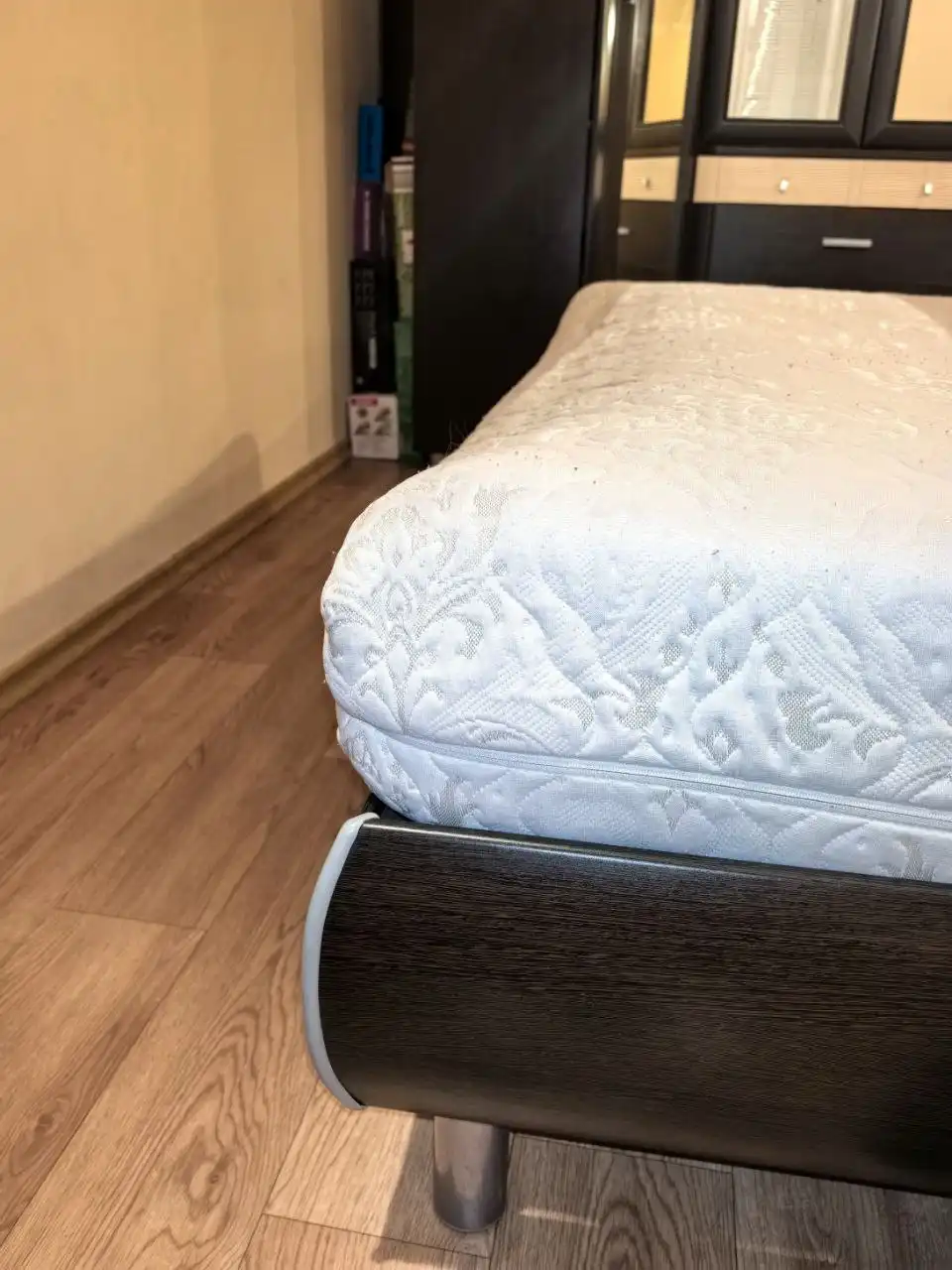 Спальный гарнитур Ангстрем в хорошем состоянии