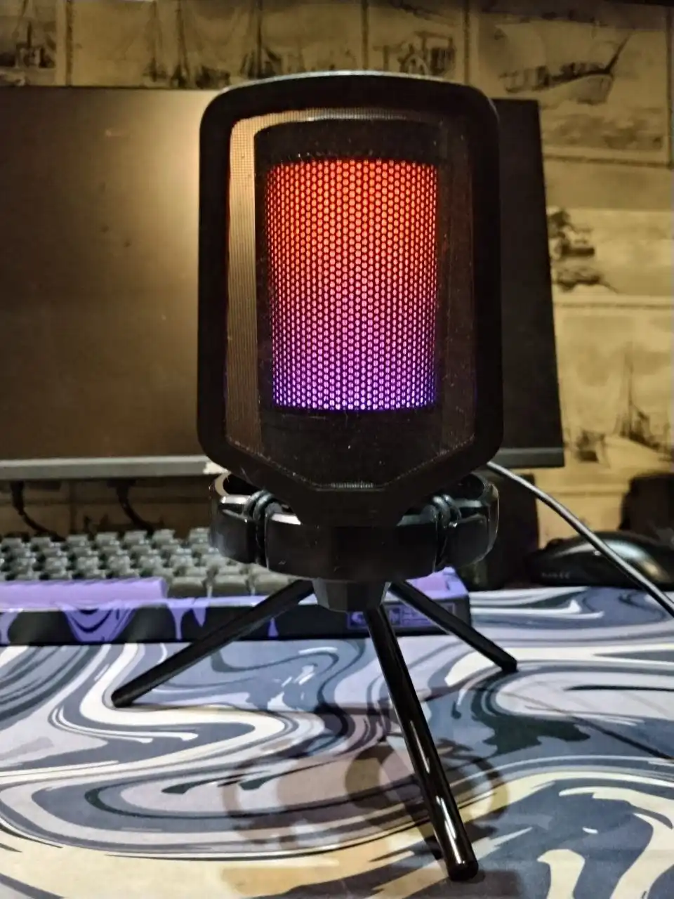 Микрофон с незначительным дефектом