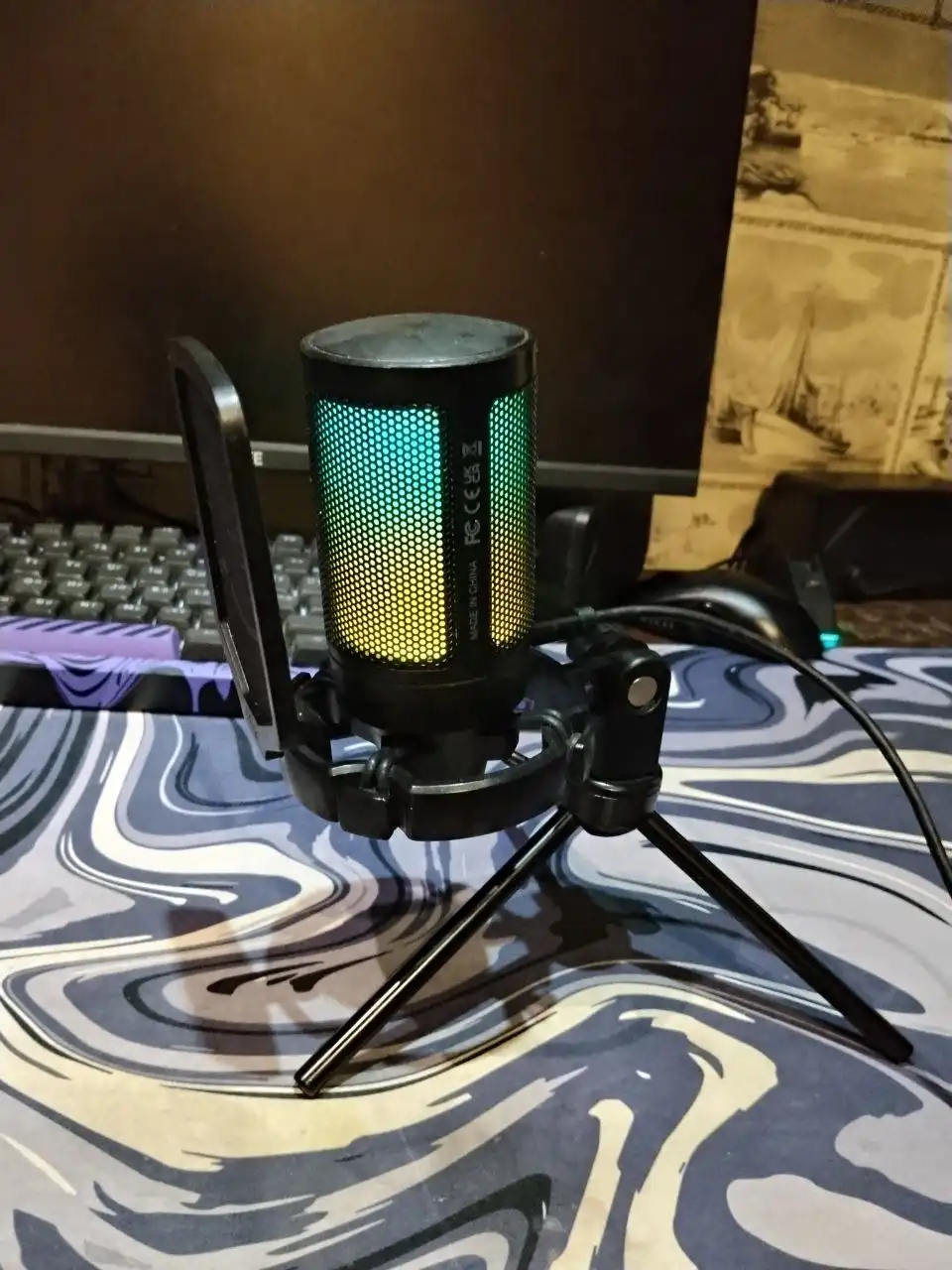 Микрофон с незначительным дефектом