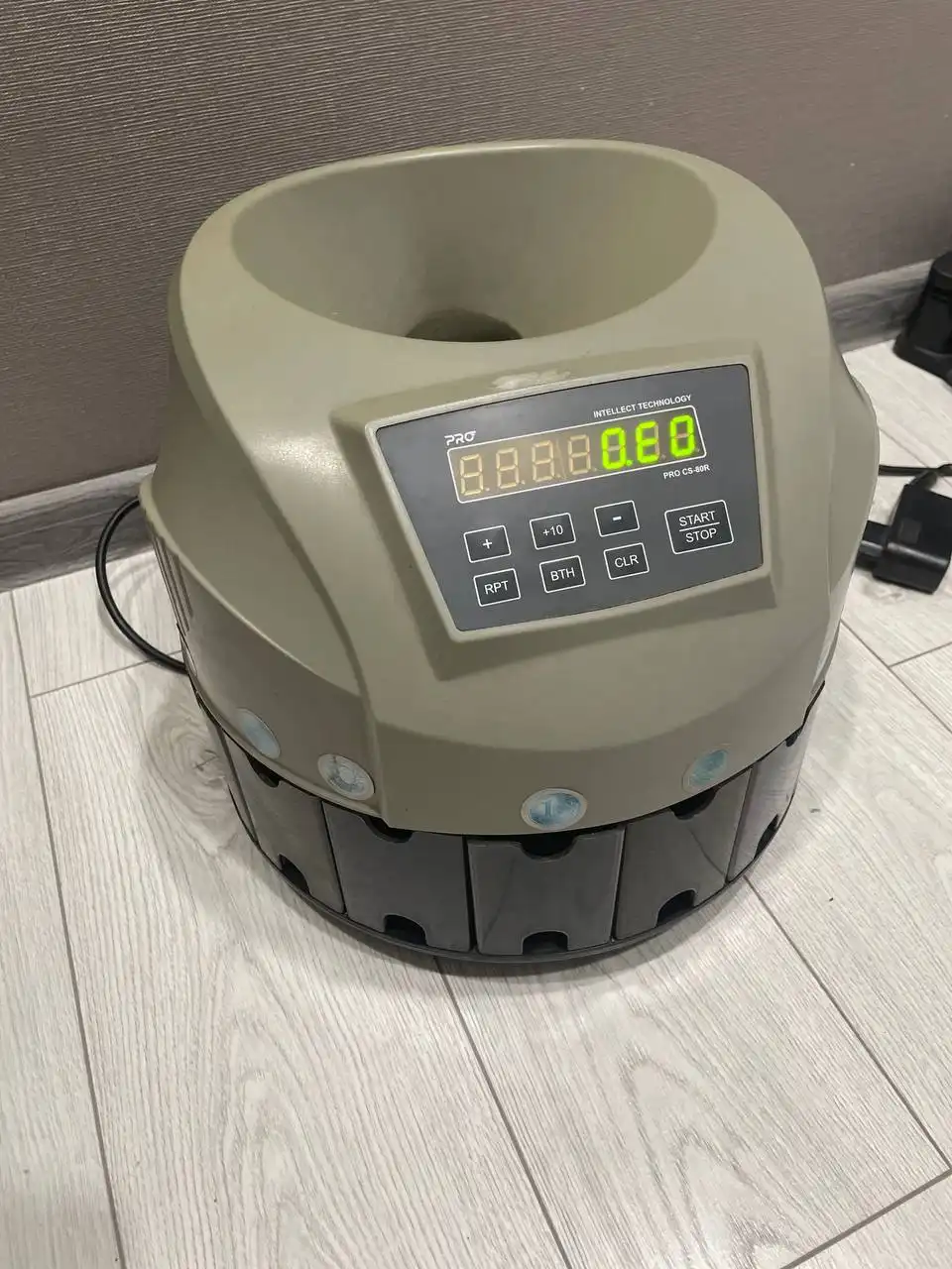 Электронная машинка для счёта денег и монет