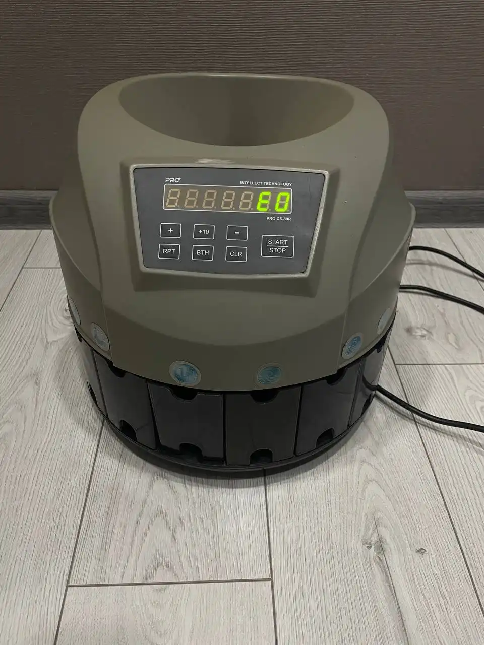 Электронная машинка для счёта денег и монет