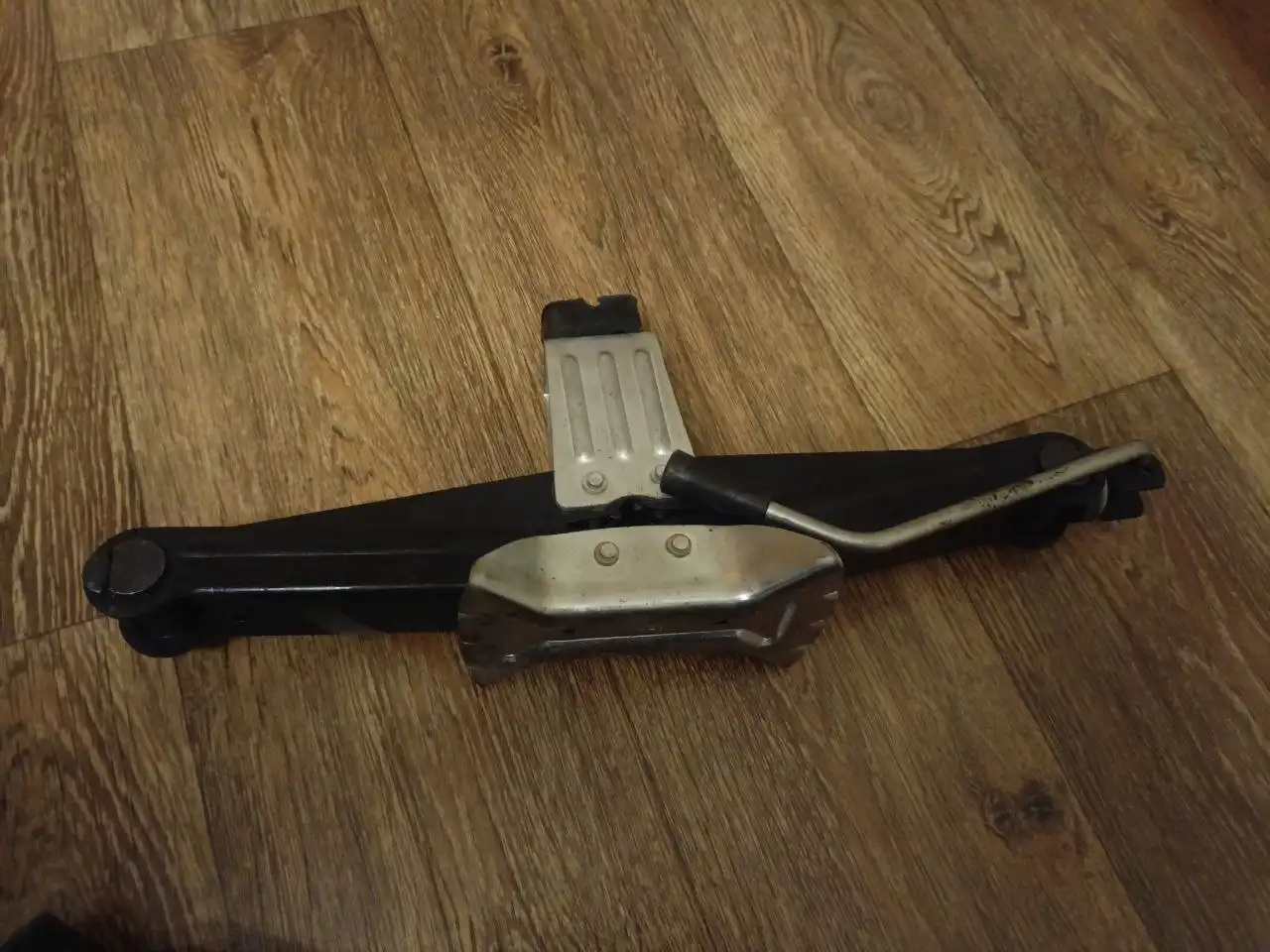 Продам ромбический домкрат - Домкраты (Авто) в Самара