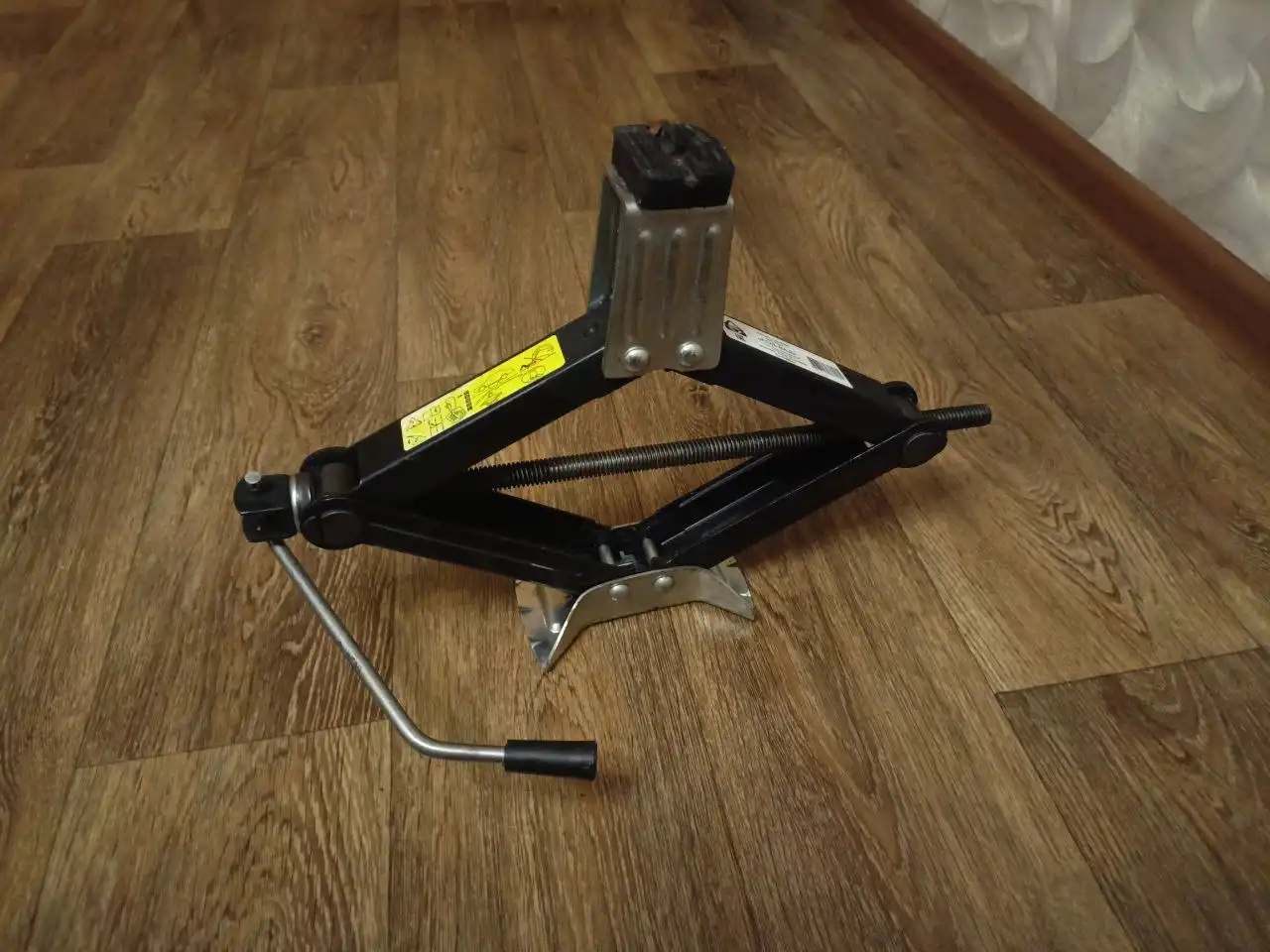 Продам ромбический домкрат - Домкраты (Авто) в Самара