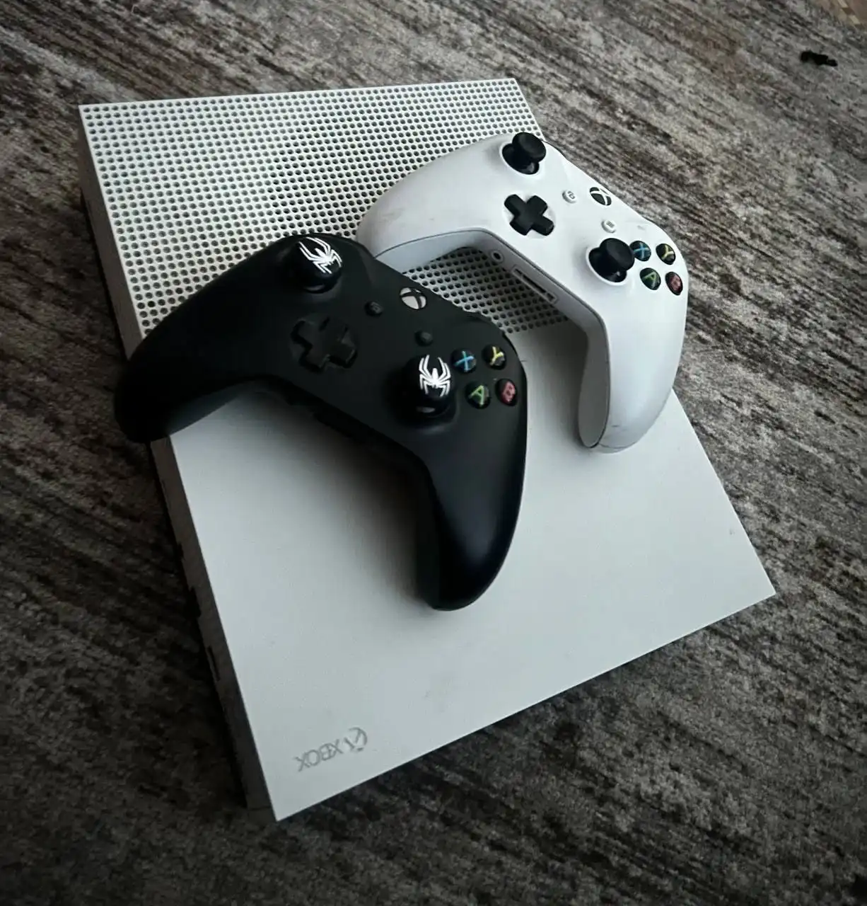 Xbox One S 1ТБ с аксессуарами - Игровые консоли (Электроника) в Самара