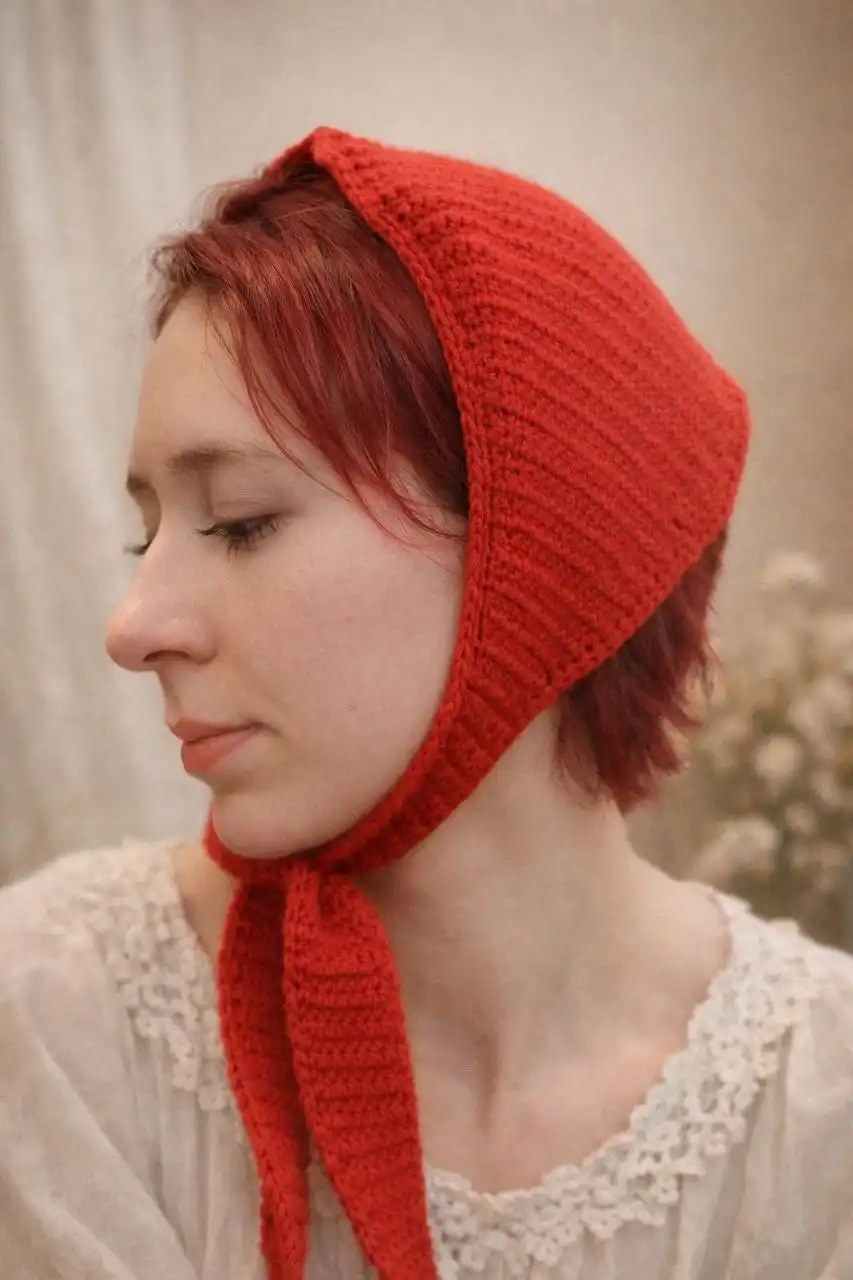 Продам вязаный красный чепчик-косынку - Головные уборы (Одежда) в Самара