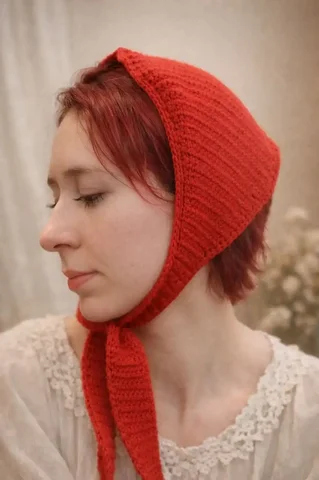 Продам вязаный красный чепчик-косынку - Кроссовки в Самара