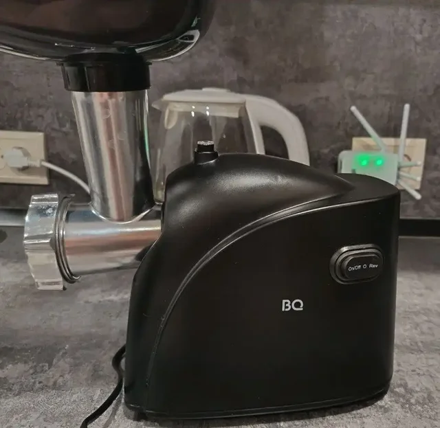 Мясорубка с высокой производительностью, использовалась два раза - Кухонная техника в Самара