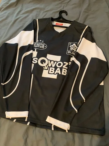 Джерси Pussy Sultan с автографом гитариста группы - Кроссовки в Самара