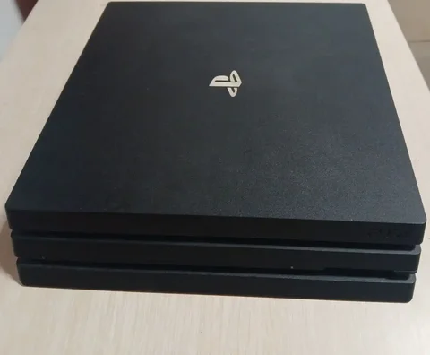 Продажа игровой приставки PlayStation 4 с аксессуарами и играми - частное объявление в Самара