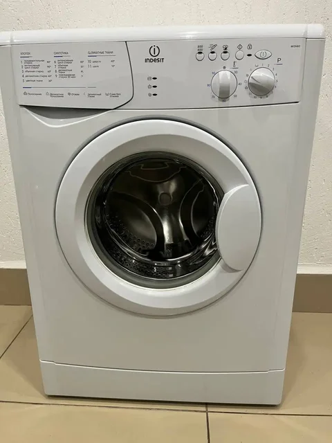 Стиральная машина Indesit в хорошем состоянии - Маникюрные инструменты и материалы в Самара