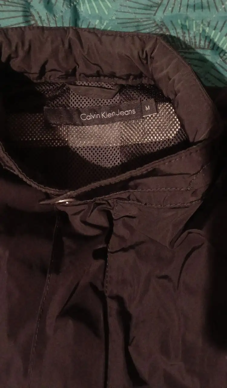 Продам новую куртку Calvin Klein размер М - Верхняя одежда (Одежда) в Самара