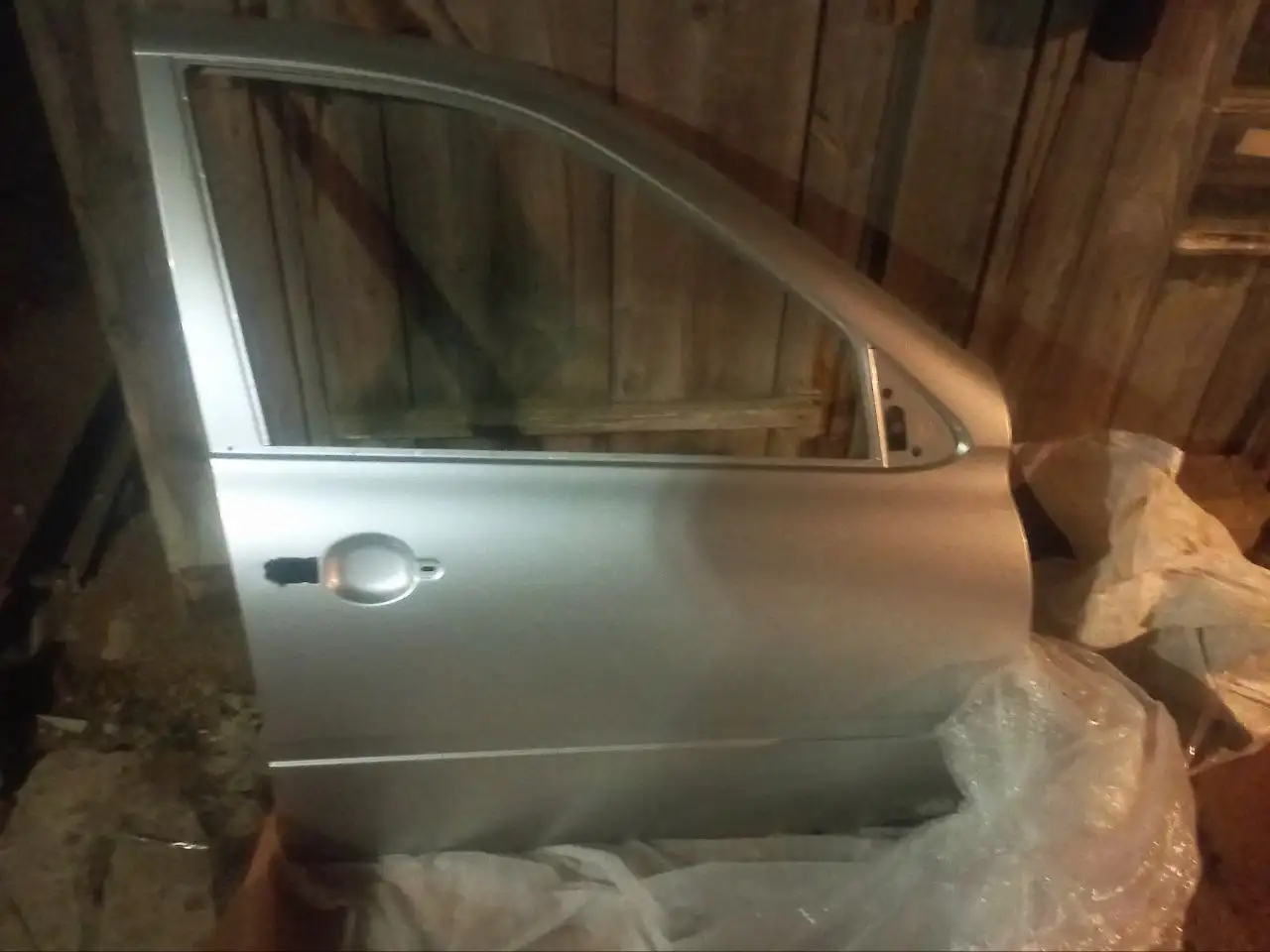 Дверь и крыло от Lada Granta цвет Платина 691 - Автозапчасти (Запчасти) в Самара