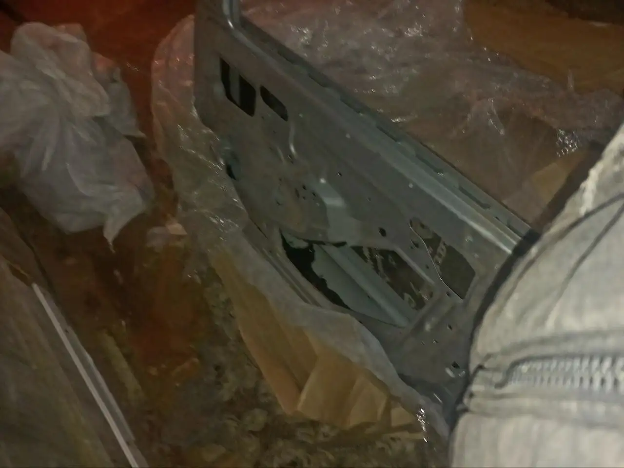 Дверь и крыло от Lada Granta цвет Платина 691 - Автозапчасти (Запчасти) в Самара