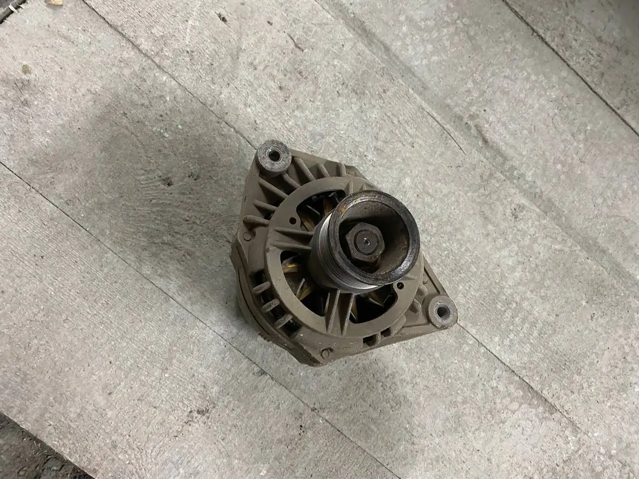 Генератор на Приору и сабвуфер Мачетка - Автозапчасти (Запчасти) в Самара