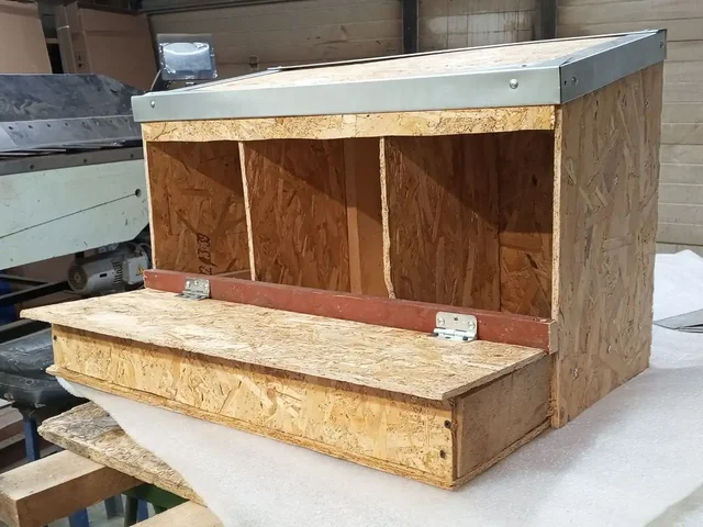 Гнезда для кур с яйцесборником - Растения в Самара