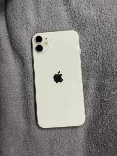 iPhone 11 64 ГБ с царапинами - Игровые консоли в Самара