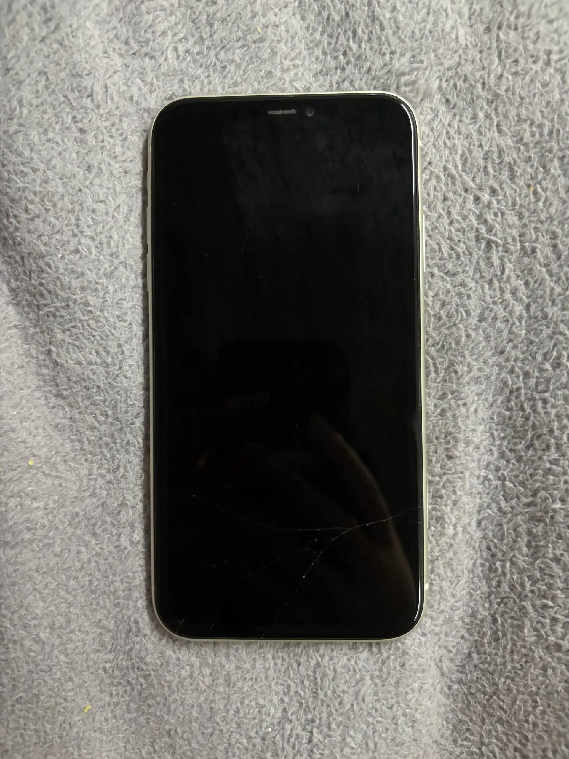 iPhone 11 64 ГБ с царапинами - Смартфоны (Электроника) в Самара